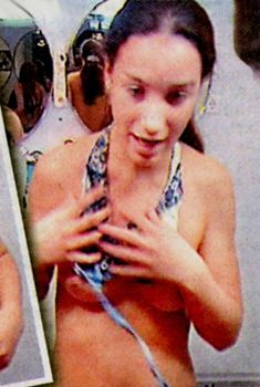 Голые сиськи Виктории Дайнеко в журнале «Твой День» фото #5