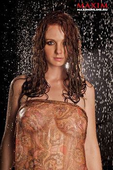 Лена Катина засветила грудь в журнале Maxim фото #7