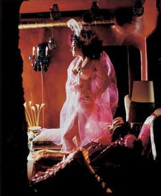 Лолита Милявская в эро белье для журнала «Пингвин» фото #5