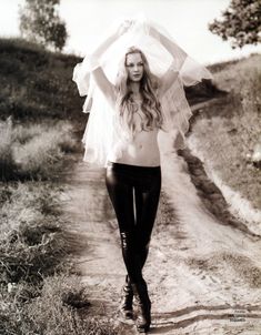 Голые сиськи Светланы Ходченковой в журнале Playboy фото #2