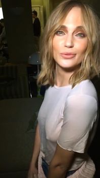 Сиськи Глюкозы без бюстгальтера после съемок клипа «Пахну лишь тобой» фото #1