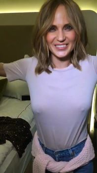 Сиськи Глюкозы без бюстгальтера после съемок клипа «Пахну лишь тобой» фото #2