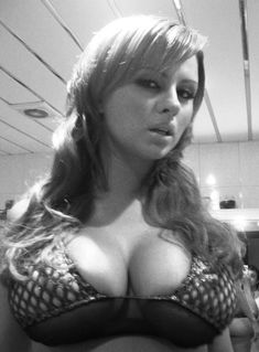 Пышная грудь Анны Семенович фото #1