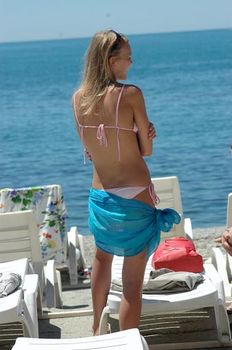 Елена Великанова в бикини на съёмках сериала «Река-море» фото #5