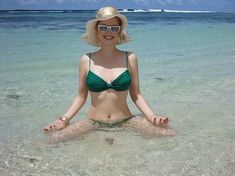 Елена Ленина в бикини на острове фото #1