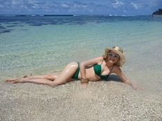 Елена Ленина в бикини на острове фото #2