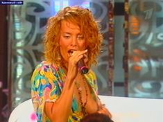 Жанна Фриске случайно оголила грудь на большой премьере «Ла-ла-ла» фото #2