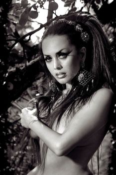 Жанна Фриске топлесс в оригинальном образе фото #2