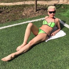 Жанна Эппле в купальнике фото #1