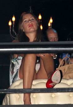 Кэти Топурия засветила трусики на 45-летии Гоши Куценко фото #3