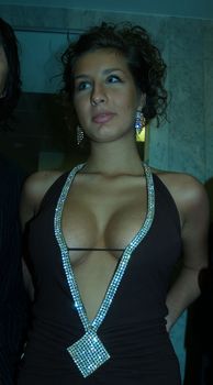 Кэти Топурия без лифчика в шикарном платье фото #4