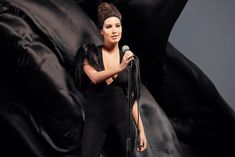 Глубокое декольте Кэти Топурии в клипе «Просто прощай» фото #5