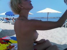 Голая грудь Леры Кудрявцевой на пляже фото #1