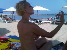 Голая грудь Леры Кудрявцевой на пляже фото #2