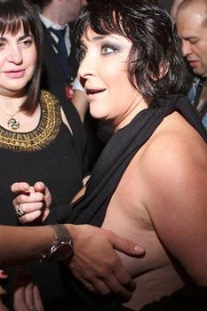 Лолита Милявская случайно засветила сиську фото #2