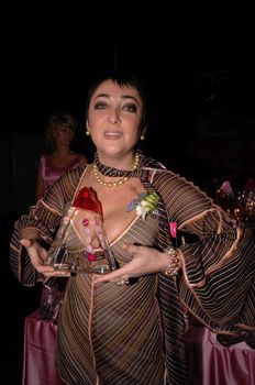 Глубокое декольте Лолиты Милявской на награждении фото #2