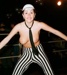 Любовь Тихомирова разделась в Стрип-клубе фото #1