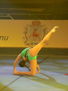 Гимнастические позы Ляйсан Утяшевой фото #1