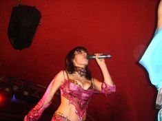 Надежда Грановская засветила трусики на выступлении в Плазе