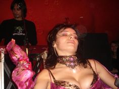 Надежда Грановская засветила трусики на выступлении в Плазе