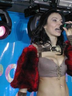 У Надежды Грановской вылез сосок на выступлении фото #1