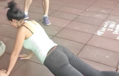 Настя Каменских в обтягивающих лосинах фото #4