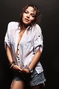 Секси Наталья Земцова в мокрой рубашке фото #3