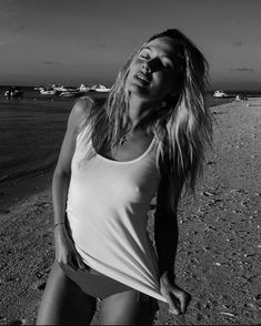 Торчащие соски Натальи Рудовой фото #1