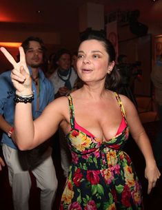 Наташа Королёва засветила сосок в клубе фото #3