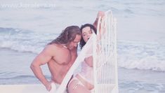 Наташа Королёва засветила грудь в мокрой майке фото #4