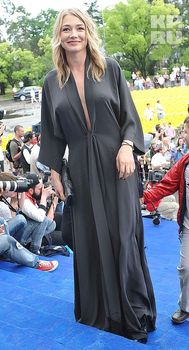 Оксана Акиньшина с торчащими сосками на фестивале «Кинотавр» фото #1