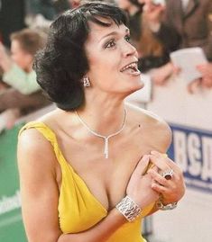 Слава случайно засветила голую грудь на премии MTV фото #3