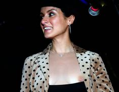 Тина Канделаки случайно засветила грудь фото #2