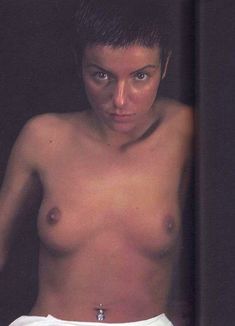 Юлии Волковой показала голую грудь для Show me love фото #6