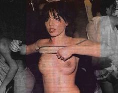 Юлия Волкова показывает голые сиськи фото #1