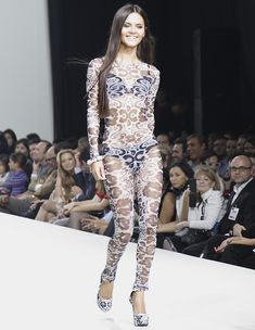 Катя Ли в прозрачном наряде на Volvo Fashion Week фото #3