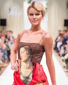 Торчащие соски Екатерины Кузнецовой сквозь наряд на показе Valentin Yudashkin фото #2