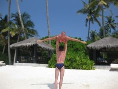 Анастасия Волочкова показала голую грудь на Мальдивских островах фото #8