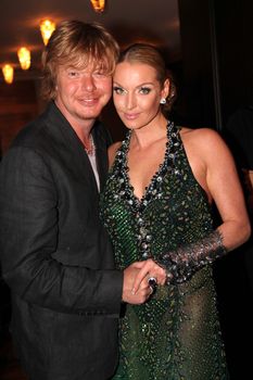 Анастасия Волочкова в просвечивающем платье на вручении премий «Прорыв года» фото #3