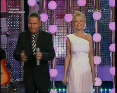 Соблазнительные сосочки Анжелики Варум на фестивале «Новая волна» фото #4