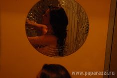 Арина Махова засветила грудь в солярии