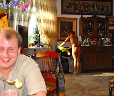 Жанна Эппле засветила попу и грудь во время переодевания фото #2