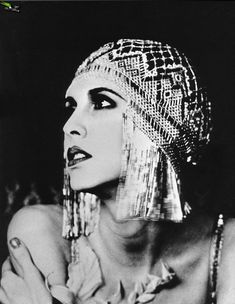 Инга Ильм оголила грудь для журнала Playboy фото #4