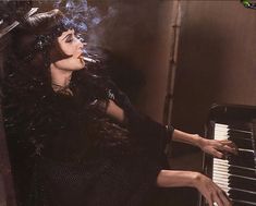 Инга Ильм оголила грудь для журнала Playboy фото #7