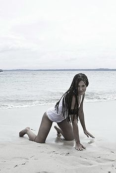 Ксения Собчак засветила соски на реалити-шоу «Последний герой» фото #5