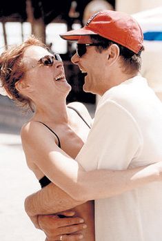 Лариса Удовиченко в купальнике на фестивале «Кинотавр» фото #4