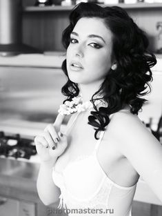 Татьяна Федоровская в эротическом белье на кухне фото #3