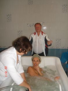 Раздетая Эвелина Бледанс в СПА-салоне фото #3