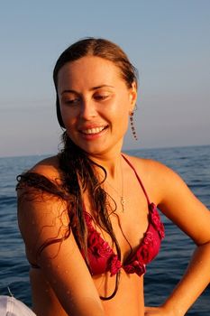 Юлия Михалкова-Матюхина в сексуальном бикини на яхте фото #2