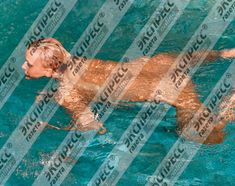 Юлия Шилова купается голой в бассейне фото #3